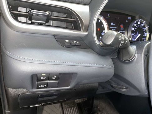 Used 2023 Toyota Highlander XLE image 24