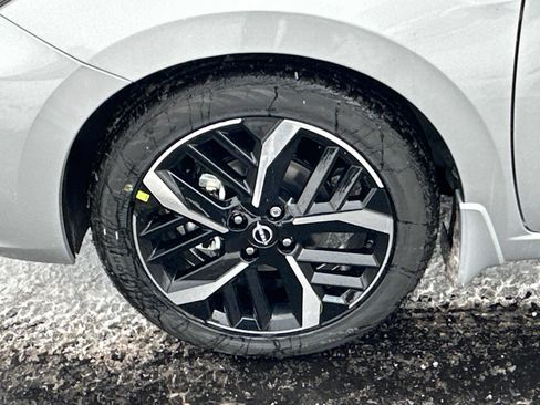 New 2025 Nissan Versa SR w/ Trunk Package image 10