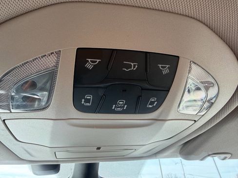 Used 2020 Chrysler Pacifica Touring-L w/ Advanced Safetytec Group image 25