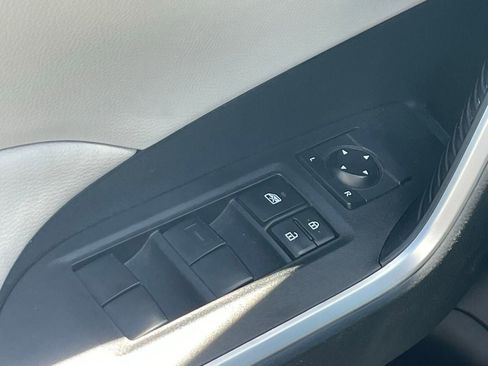 Used 2019 Toyota RAV4 XLE w/ Convenience Package AWD/4WD image 5