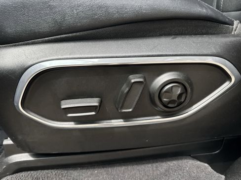 Used 2023 Jeep Wagoneer L Series III w/ Preferred Equipment Group image 24