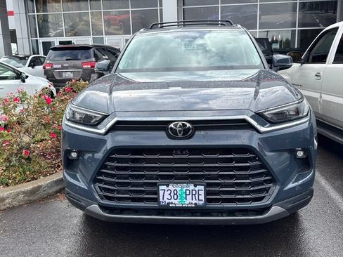 Used 2024 Toyota Grand Highlander AWD image 2