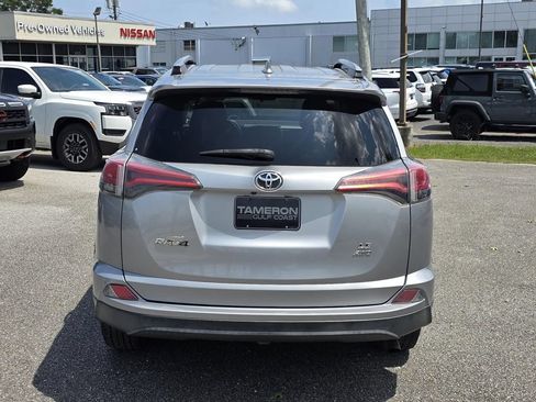 Used 2017 Toyota RAV4 LE AWD/4WD image 4