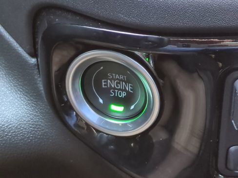 Used 2024 Chevrolet Silverado 1500 LT AWD/4WD image 28