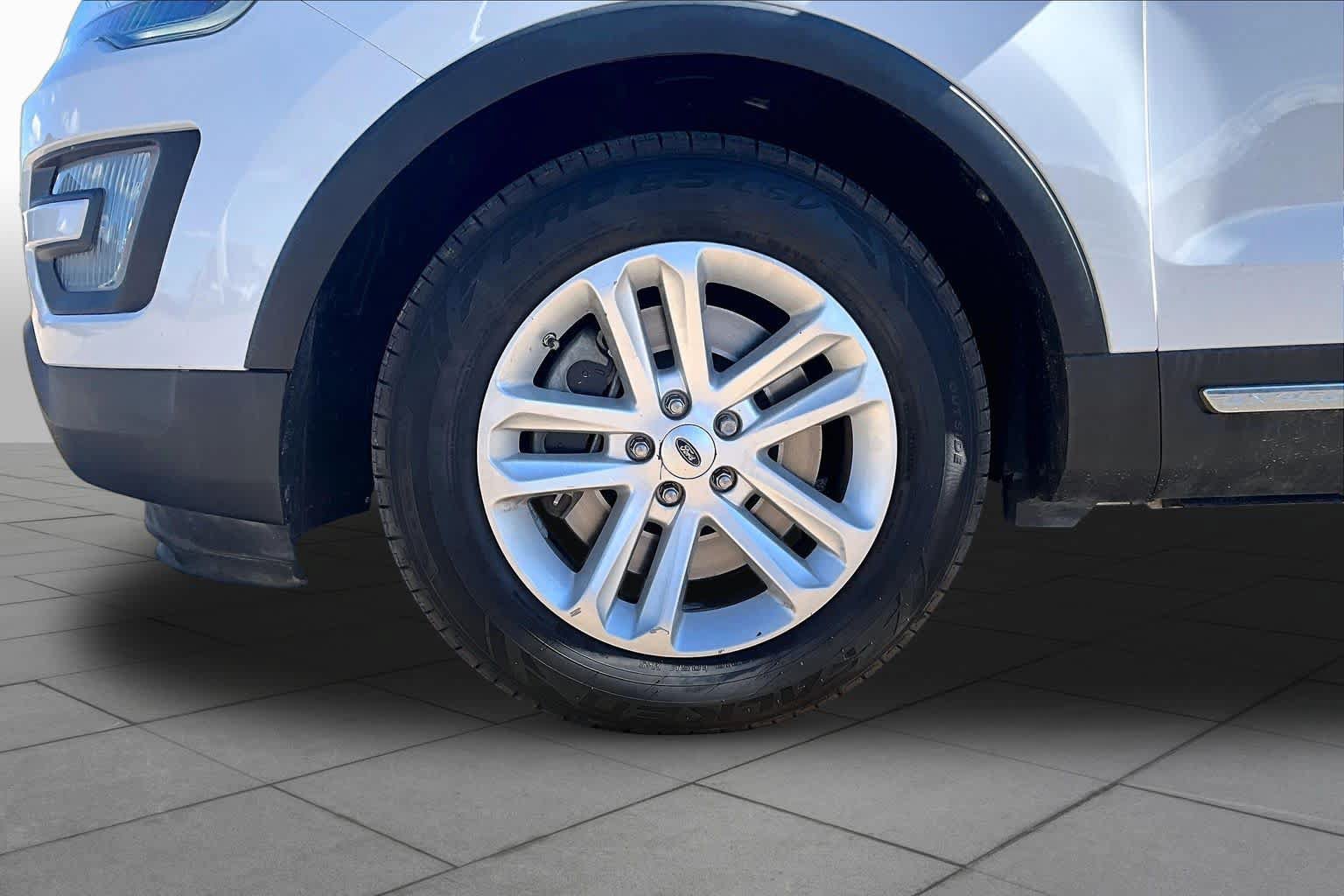 Used 2017 Ford Explorer XLT FWD image 11
