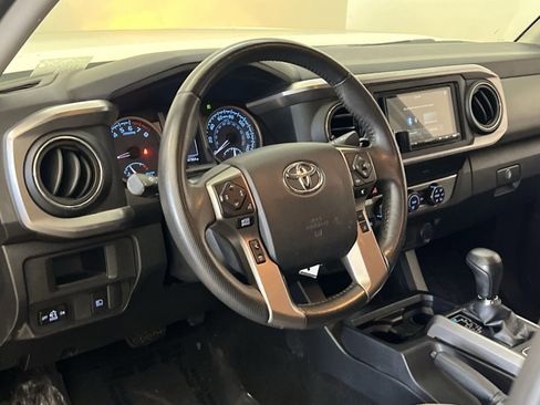 Used 2019 Toyota Tacoma SR5 AWD/4WD image 20