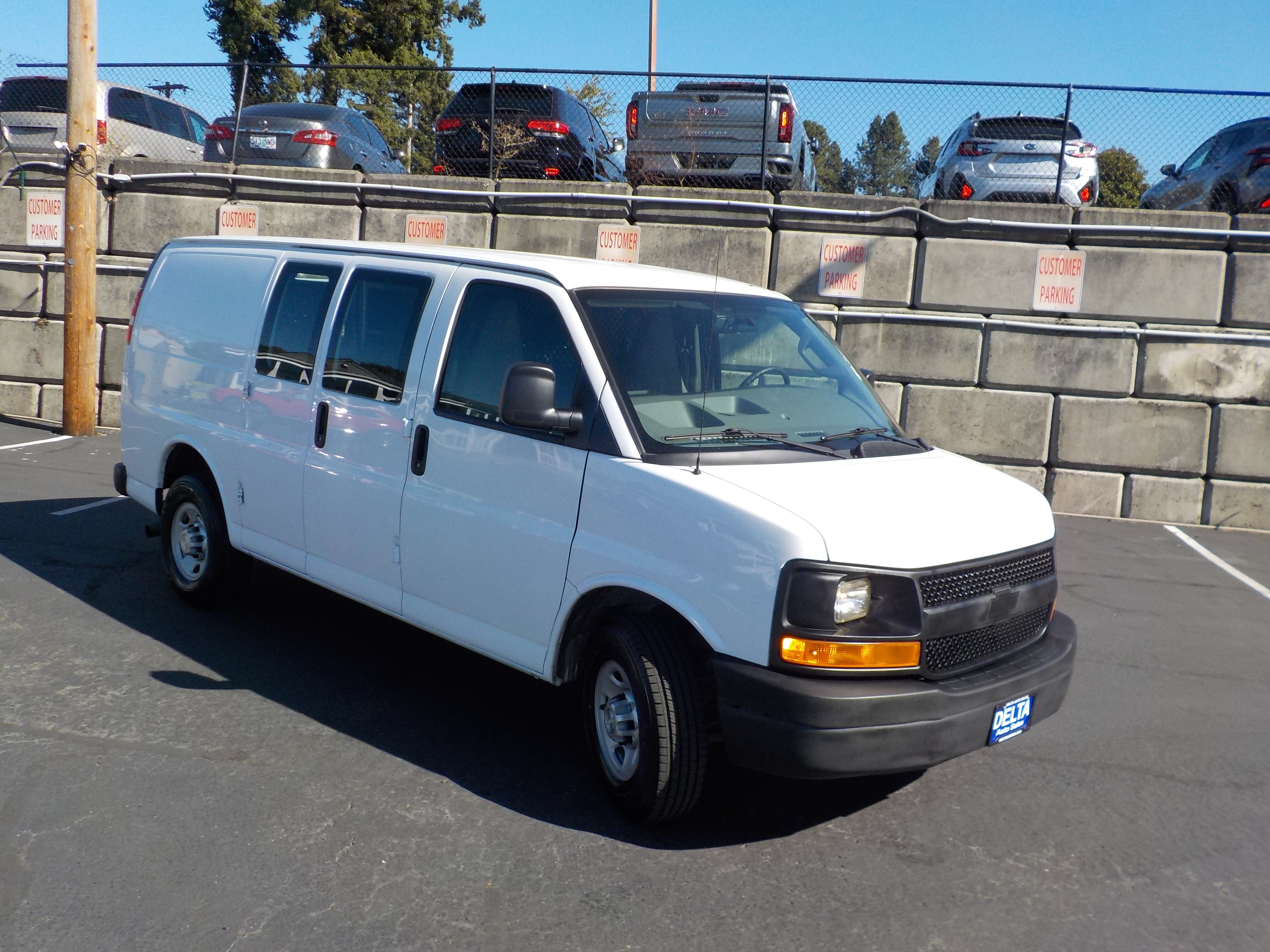 Used 2016 Chevrolet Express 2500 w/ Cold Climate Package RWD image 5