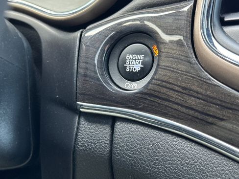 Used 2017 Jeep Grand Cherokee Overland image 25