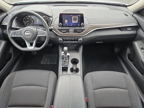 Used 2025 Nissan Altima 2.5 SV image 11