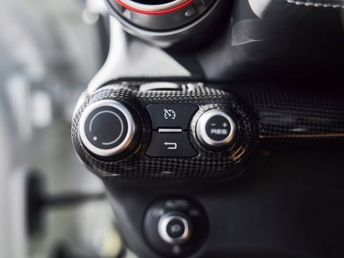 Used 2019 Ferrari 812 Superfast image 43