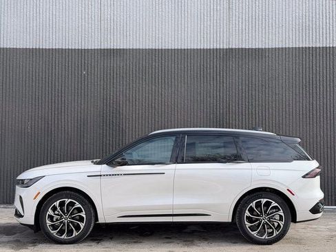 New 2026 Lincoln Nautilus Reserve image 3