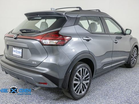 Used 2023 Nissan Kicks SR w/ SR Premium Package FWD image 7