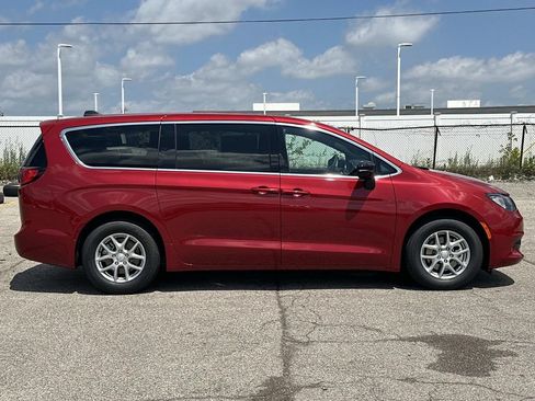 New 2027 Chrysler Pacifica LX FWD image 2