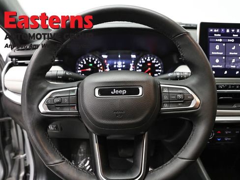 Used 2025 Jeep Compass Limited AWD/4WD image 10