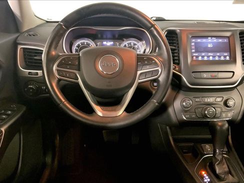 Used 2019 Jeep Cherokee Latitude Plus image 5