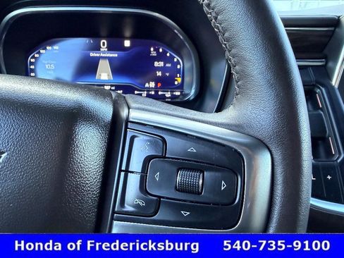 Used 2022 Chevrolet Suburban LT w/ Luxury Package image 32