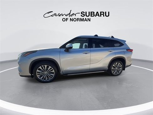 Used 2021 Toyota Highlander Platinum image 4