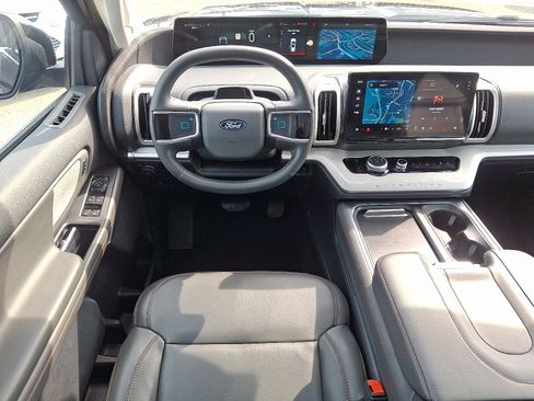 Used 2025 Ford Expedition Active AWD/4WD image 12