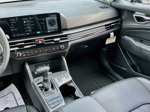 Certified 2026 Kia Sportage EX FWD image 22