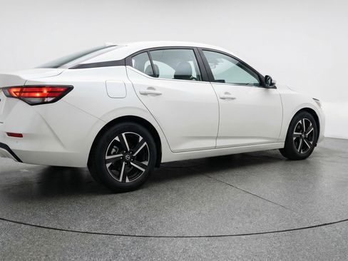 Used 2025 Nissan Sentra SV image 9