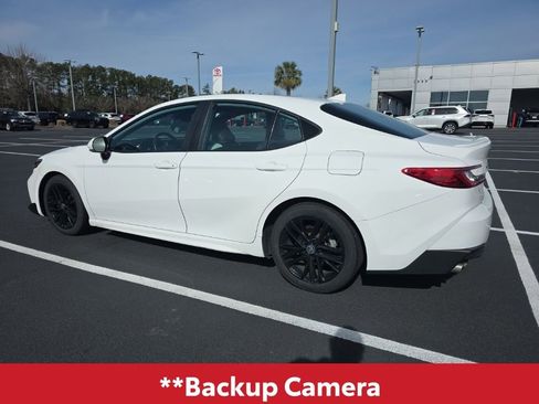 Used 2025 Toyota Camry SE image 5