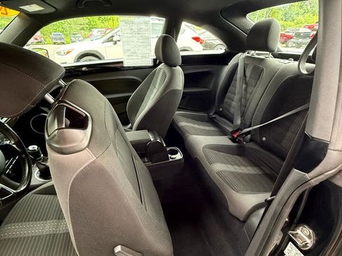 Used 2013 Volkswagen Beetle 2.0T image 9