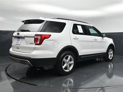 Used 2016 Ford Explorer XLT AWD/4WD image 6
