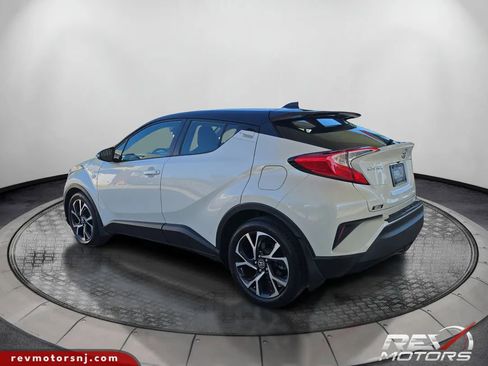 Used 2019 Toyota C-HR XLE image 3