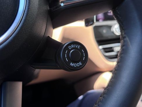 Certified 2024 Porsche Macan S AWD/4WD image 18