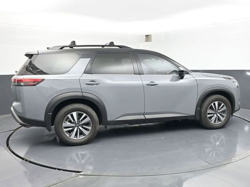 Used 2024 Nissan Pathfinder SL AWD/4WD image 3