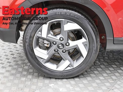 Used 2025 Hyundai Venue Limited image 31