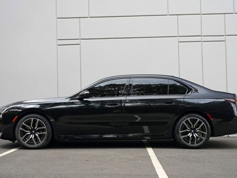 Used 2023 BMW 740i RWD image 8