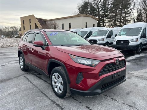 Used 2019 Toyota RAV4 LE image 3