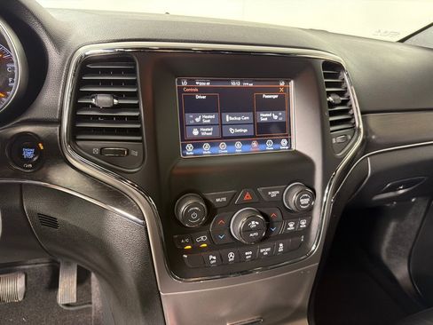 Used 2018 Jeep Grand Cherokee Limited AWD/4WD image 17