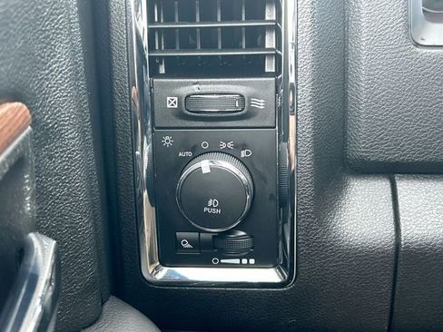Used 2017 RAM 1500 Laramie w/ Convenience Group AWD/4WD image 18