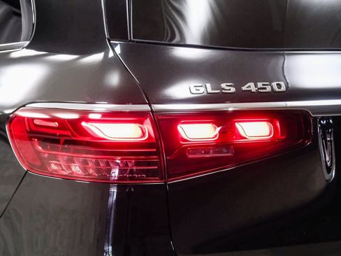 Used 2025 Mercedes-Benz GLS 450 4MATIC image 7