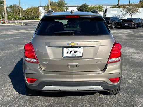 Certified 2022 Chevrolet Trax LT w/ LT Convenience Package image 6