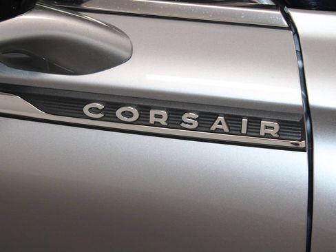 Used 2022 Lincoln Corsair AWD w/ Equipment Group 101A image 12