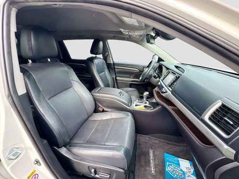 Used 2019 Toyota Highlander Limited Platinum image 32