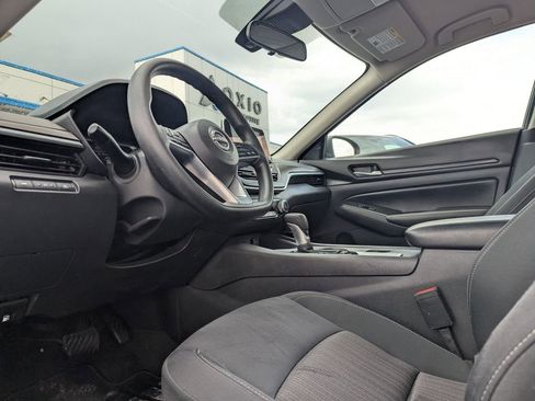Used 2025 Nissan Altima 2.5 SV AWD/4WD image 24