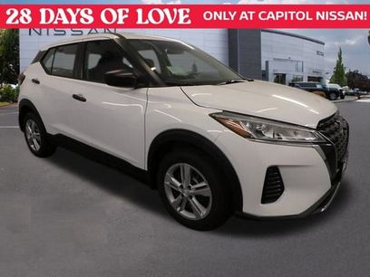 New 2025 Nissan Kicks Play S