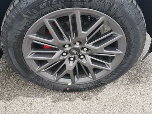 New 2025 Ford Expedition Platinum w/ Stealth Performance Package image 9