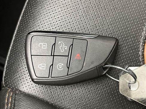Certified 2025 GMC Sierra 1500 AT4 w/ Technology Package AWD/4WD image 38