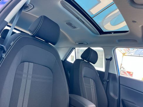 New 2025 Hyundai Venue SEL image 17