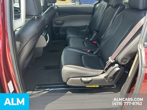 Used 2025 Kia Carnival FWD image 22