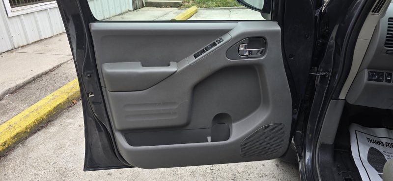 Used 2015 Nissan Frontier SV AWD/4WD image 14