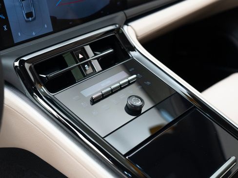 Certified 2025 Porsche Panamera 4 image 26