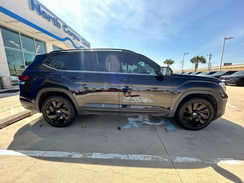Used 2024 Volkswagen Atlas SE w/ Black Wheel Package image 5