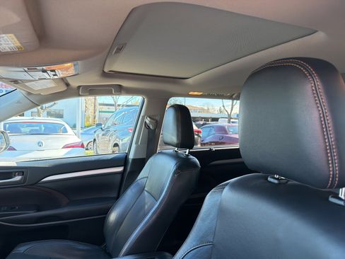 Used 2017 Toyota Highlander XLE image 8