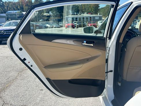 Used 2015 Hyundai Sonata Hybrid image 16